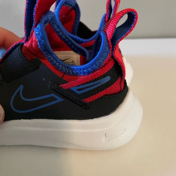 Nike Toddler Black and Red Shoes. Size 5 - Picture 9 of 11